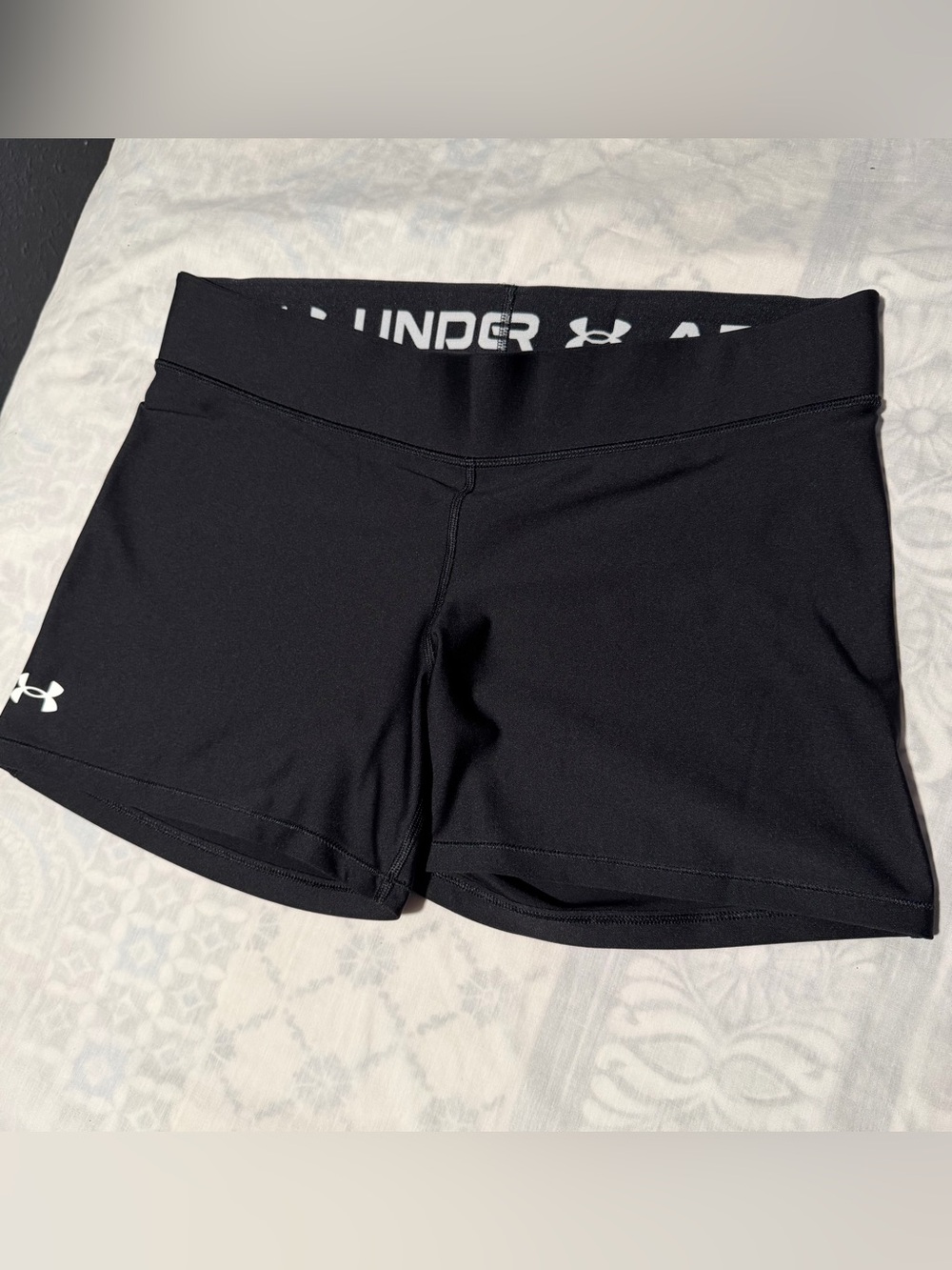 Under Armour Black Women's Athletic compression Shorts size XL